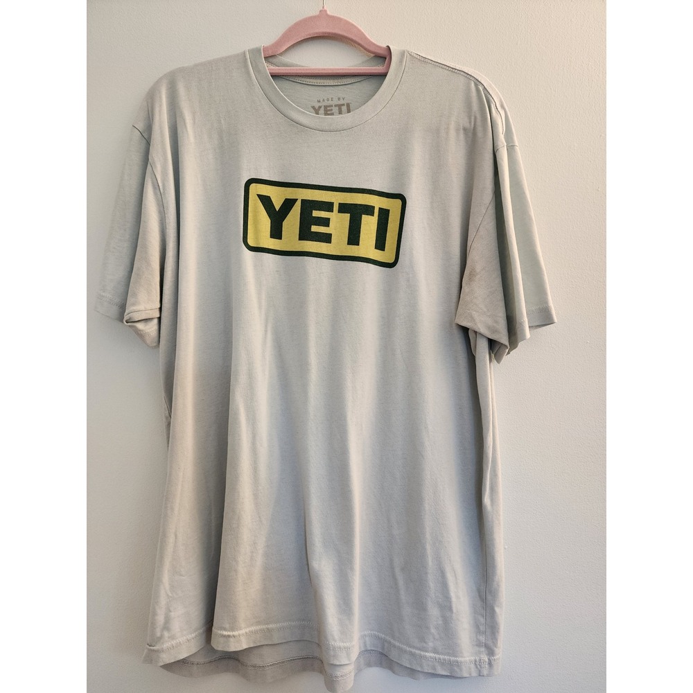 YETI Logo‎ Graphic T-Shirt Mens XL Light Gray Short Sleeve Crew Neck Outdoor Tee